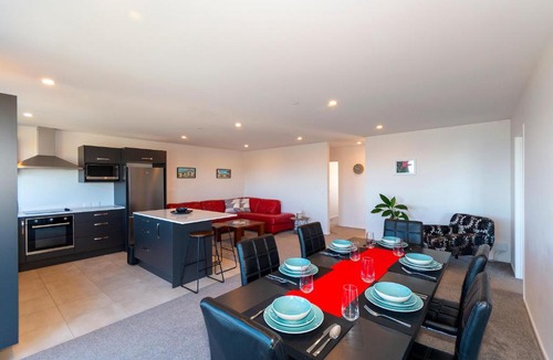 Cable Bay House | Belvedere - Cable Bay Holiday Home
