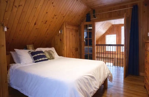 Les Pays-d'en-Haut Regional County Municipality Cabin | Belvedere sur le Lac Lodge - Spa - Serenity - Family & Friends