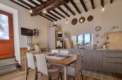 Barga House | Belvilla by OYO Bugliano Home