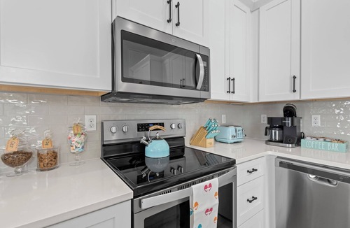 Orange Beach Cottage | Ben's Beach Bungalow: A Pet-friendly, Designer Cottage Steps from the Beach
