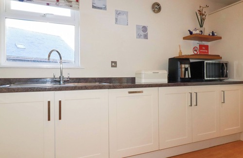 Winnard's Perch Cottage | BENASA LODGE, family friendly, with a garden in St Columb Major