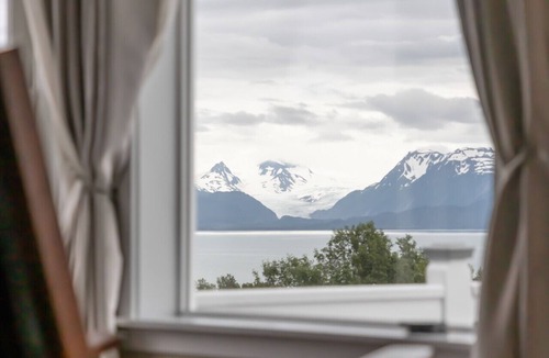 Kachemak House | Benchwarmer`s Bliss