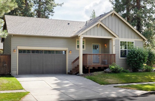 Southwest Bend House | Bend Home with Bikes and Patio Near Old Mill