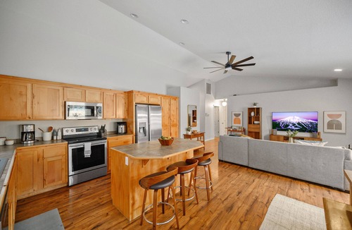 Three Rivers House | Bend Modern Cabin w/Private Hot Tub . Fenced Yard, Game Room, Pet-Friendly