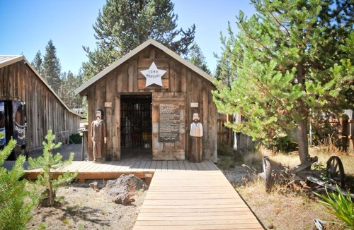 Three Rivers Resort | Bend-Sunriver Camping Resort 24 ft. Yurt 12