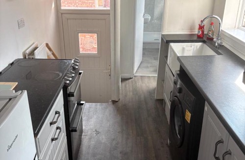 Newcastle-upon-Tyne Apartment | Bensham Ave - Spacious 4 bdrm Close to Newcastle