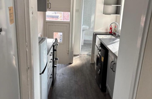 Newcastle-upon-Tyne Apartment | Bensham Ave - Spacious 4 bdrm Close to Newcastle