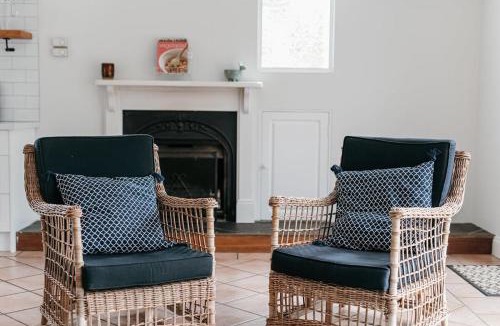 Orange House | Benview Cottage - CBD, Sleeps 8, Pizza Oven
