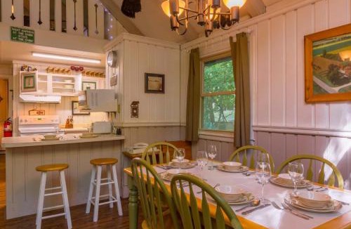 Charter Hills Ski Chalet | Benzine Farm