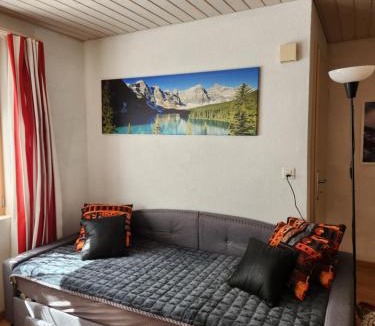 Kandersteg Apartment | Bergblick, maximal 4 Personen, Küche, Balkon, Parkplatz