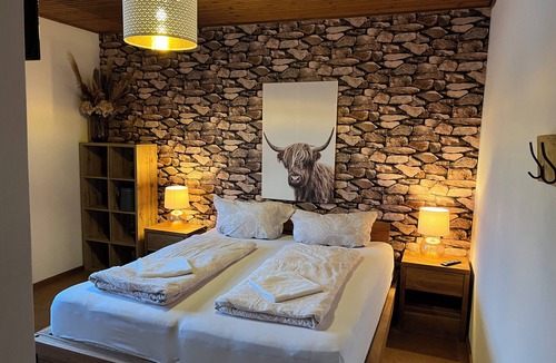 Finkenstein am Faaker See Bed & Breakfast | Bergbude