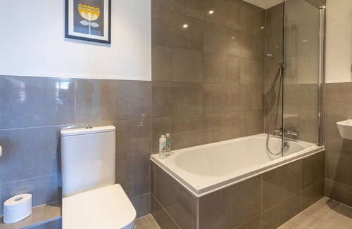 Southampton City Centre Apartment | Bernard Point- large two bed apartment in city