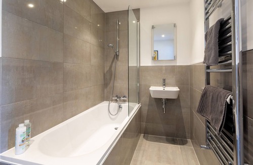 Southampton City Centre Apartment | Bernard Point- large two bed apartment in city
