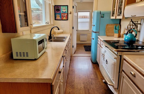 Winthrop House | Bernies-Dog Friendly, Cozy 2-bedroom house with River View in Winthrop, WA
