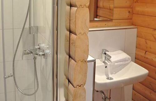 Sassenburg Apartment | Bernsteinsee Home and Ferien Forest Chalet