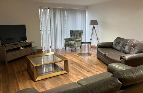 Peterhead Apartment | Berryhill West Steading - Peterhead - 3 bedroom 2 bathroom self-catering - Sleeps 5 - Private off-road parking - Yard & Shed - Suit Contractors - Newly Refurbished - Underfloor Heating - Drying Room - Golf Driving Range - Cafe - Extensive Footpaths