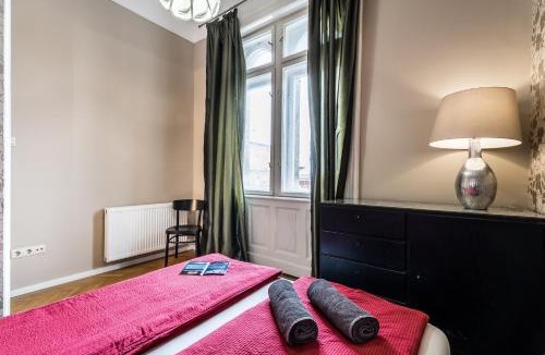 Nepszinhaz negyed Apartment | BERTA - 4 Bedrooms, 3 Baths