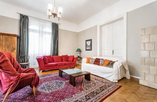 Nepszinhaz negyed Apartment | BERTA - 4 Bedrooms, 3 Baths