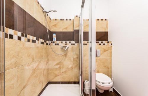 Nepszinhaz negyed Apartment | BERTA - 4 Bedrooms, 3 Baths