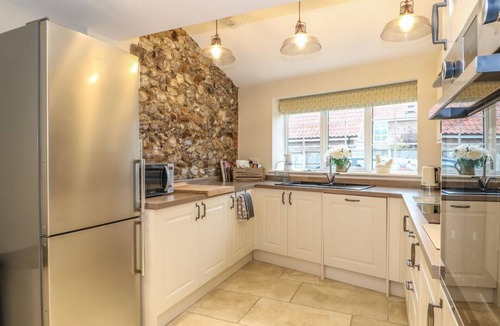 Grimston Cottage | Bertelle: Charming Home in Grimston
