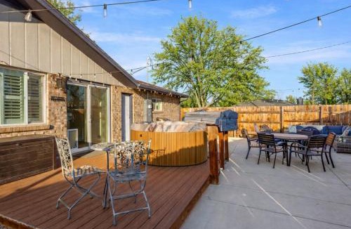 Berthoud House | Berthoud Basecamp Private Hot Tub and Backyard Oasis
