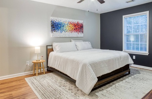 Evans Condo | Beryl Suites: An Upscale Monthly Retreat near Golf/Medical