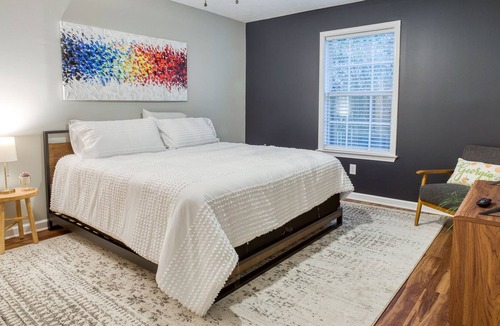 Evans Condo | Beryl Suites: An Upscale Monthly Retreat near Golf/Medical