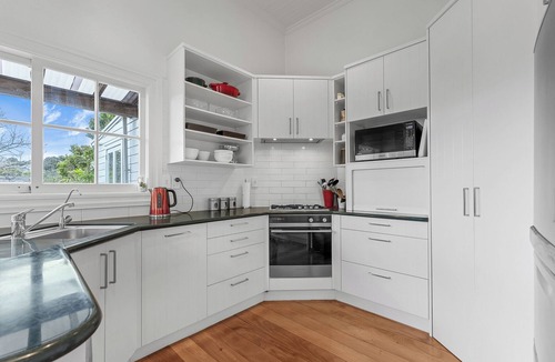 Devonport House | Bespoke Stays - Charming Villa in Devonport