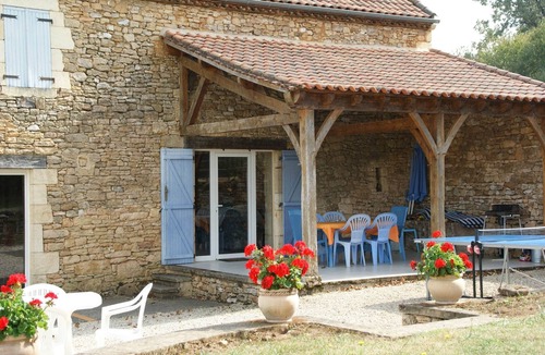 Saint-Pompont House | Besse Poolside Retreat