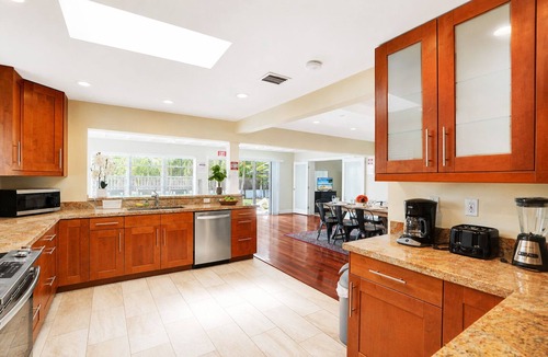 South Lake House | Best Area Spacious 4BR Heated Pool Mins To Beach