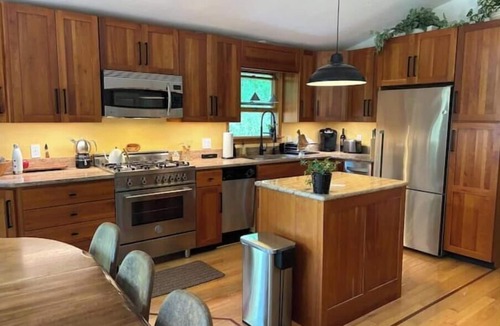 Egremont House | Best Berkshire “Readaway” Stay! New reno, stunning private acreage, cultural gem