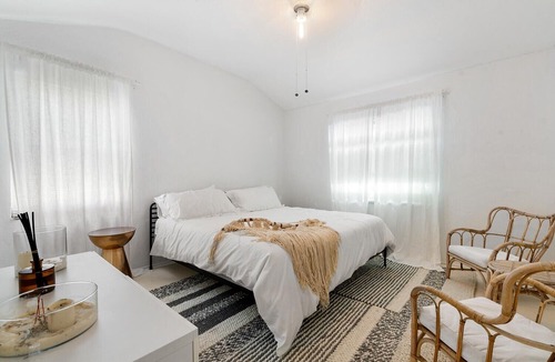 South Pointe Bed & Breakfast | Best House Renovated @ SoBe I Sleeping 16 guests