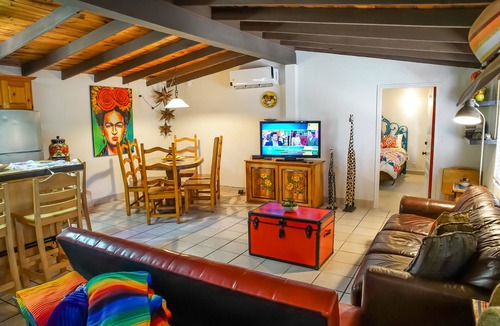 Quinta del Mar House | BEST LOCATION DOWNTOWN/OCEAN VIEW DECK /Near PAPAS&BEER/wi-fi, access sandy beac