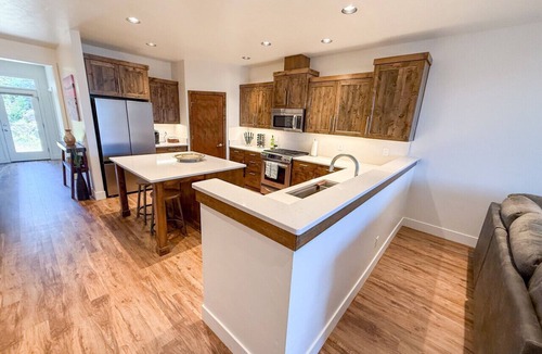 Southern Crossing House | Best Location in Bend, Steps to Old Mill, Deschutes River, Trails & Mt Bachelor