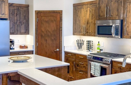 Southern Crossing House | Best Location in Bend, Steps to Old Mill, Deschutes River, Trails & Mt Bachelor