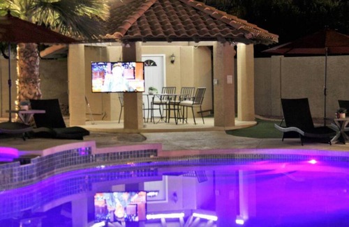 Village Estates House | Best Location in Scottsdale, 8 Bedroom House, Heated Pool, Spa, Game room, BBQ, Putting Green