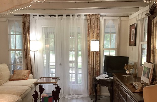 Aquebogue House | Best location on North Fork Walk to beaches, town, restaurants, wineries.