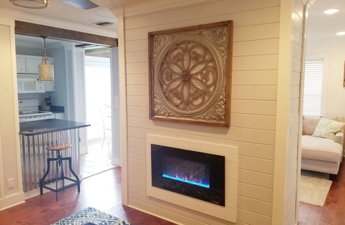 Saint Simons Heights Condo | Best Location 1 bed 1 bath gated upscale condo with pool Sleeps 3 Fast free wifi