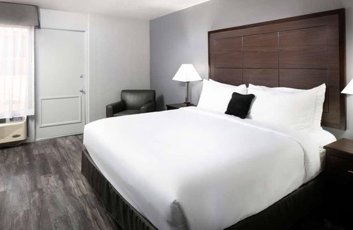 Downtown Tucson Hotel | Best Place to Stay in Arizona! Free Parking, Outdoor Pool, Near Rialto Theatre