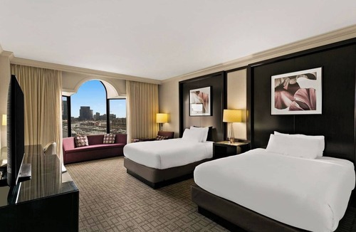 Downtown Baltimore Hotel | Best Place to Unwind! Near National Aquarium Baltimore, Pet-Friendly