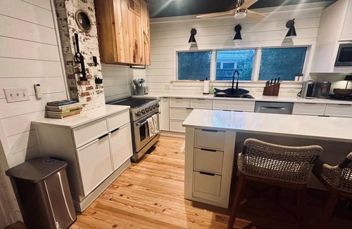 Swansboro Cottage | Best Porch in Swansboro! 1 Block to Front Street. Dog friendly.
