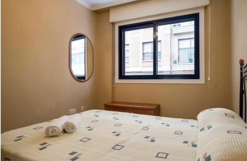 En Corts House | Best ROOM in SHARED FLAT in the City I PRIVATE BATHROOM l Trendy Area in the city