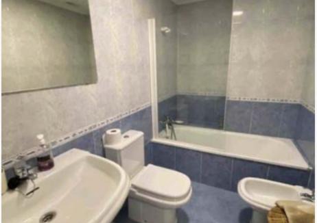 En Corts House | Best ROOM in SHARED FLAT in the City I PRIVATE BATHROOM l Trendy Area in the city