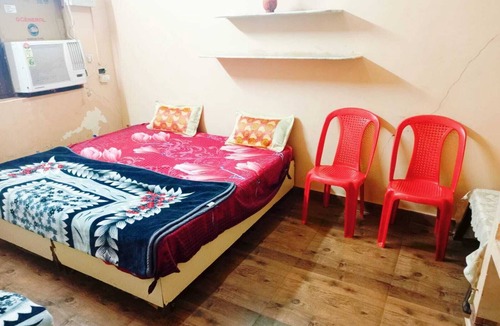 Vrindavan Bed & Breakfast | Best rooms available near Bihari ji temple vrindavan
