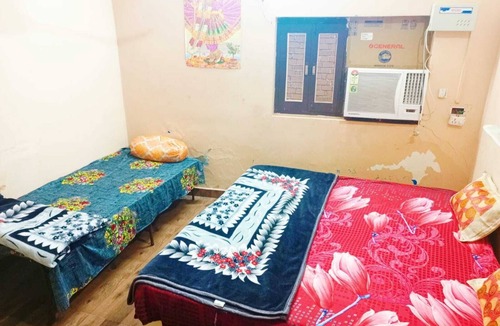 Vrindavan Bed & Breakfast | Best rooms available near Bihari ji temple vrindavan