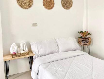 Suba Basbas Apartment | Best studio flat w/NETFLIX near airport and beach!