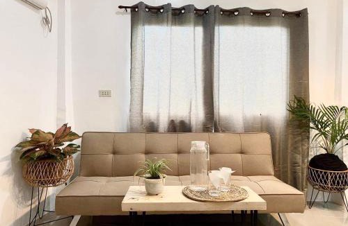 Suba Basbas Apartment | Best studio flat w/NETFLIX near airport and beach!