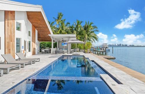 North Bay Village Villa | Best Sunset View on the Bay with Pool