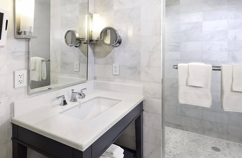 Mid Beach Hotel | Best Trip You'd Ever Have! 4 Spacious Units, Pools, Art Deco Historic District