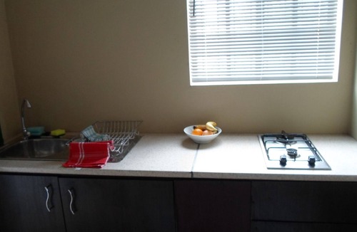 Welgemoed House | Best Value- Large Modern Studio in Upmarket Area with Guest Services